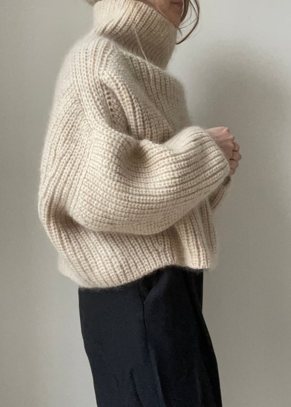 Gujo Sweater